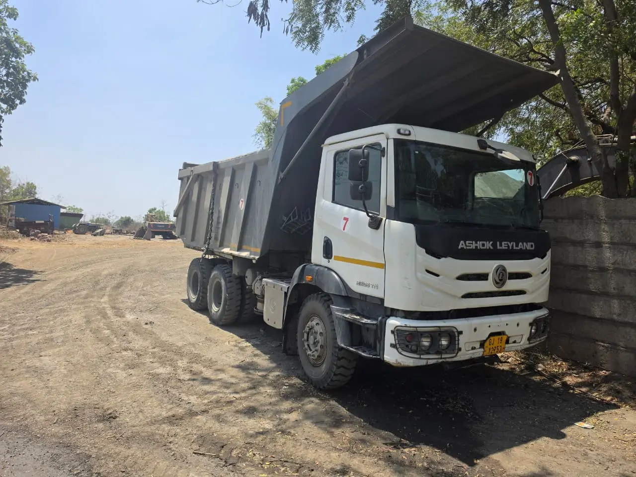 Meera Logistics hydraulic tipper unloading material