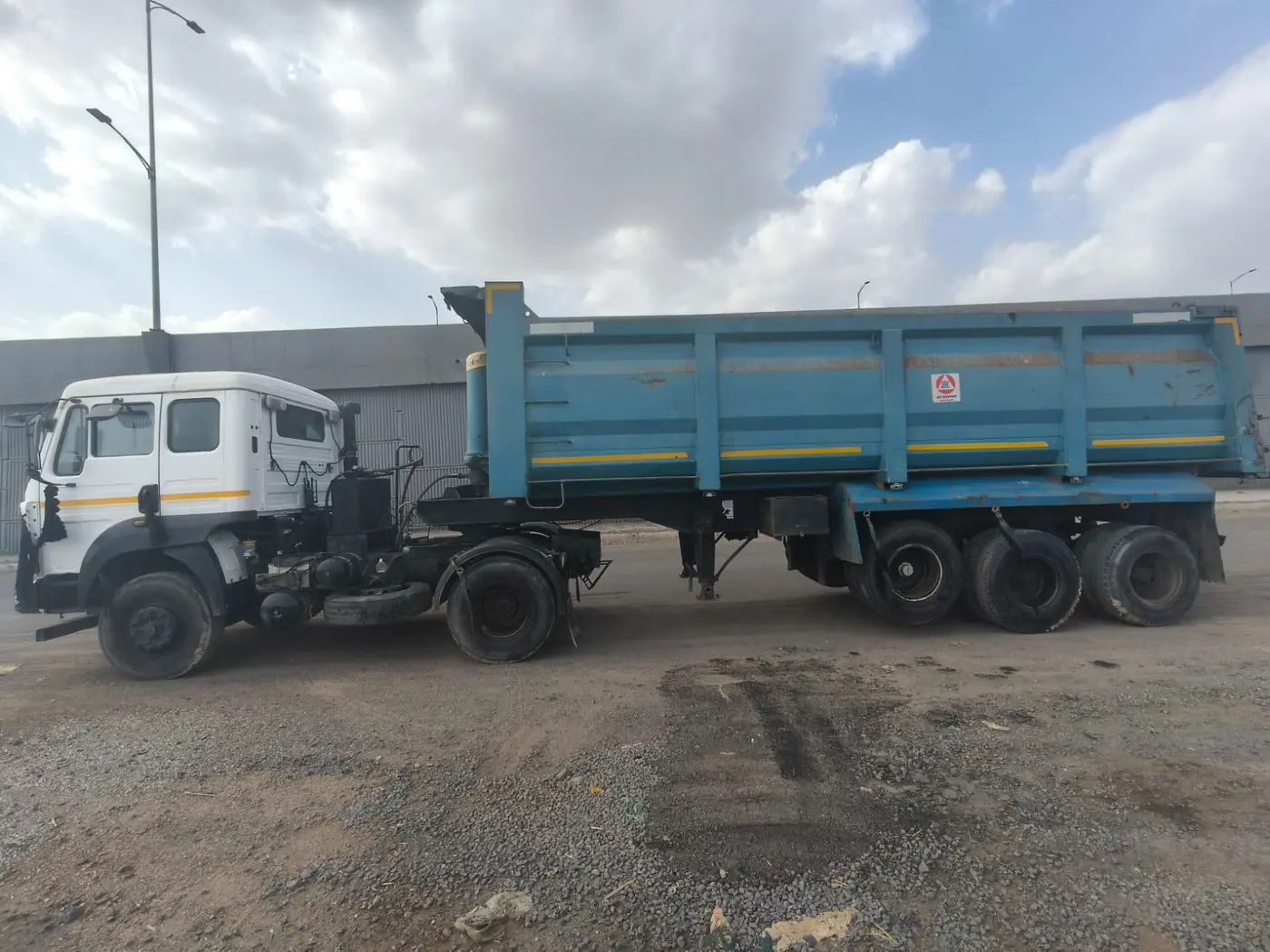 Meera Logistics trailer dumper for bulk material transport